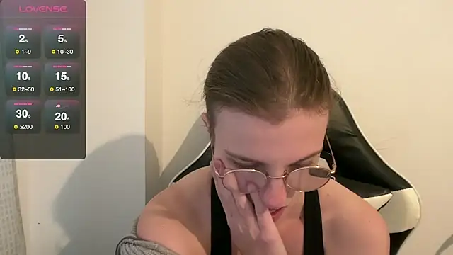 BustyKellyXXX online show from 17, 12, 2025