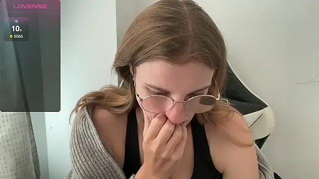 BustyKellyXXX online show from 7, 10, 2025