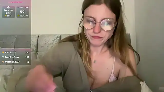 BustyKellyXXX online show from 27, 3, 2026