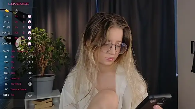 Snapshot of zegoii chatting on 19, 9, 2025 zegoii online show from 19, 9, 2025