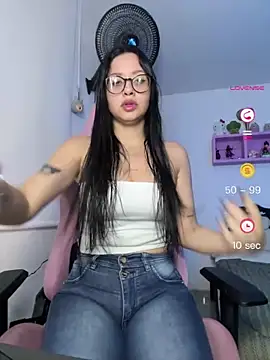 Snapshot of lucy_grey25 chatting on 12, 6, 2026 lucy grey25 online show from 12, 6, 2026