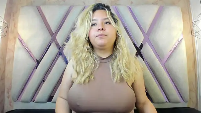 Snapshot of Zafiro_claire chatting on 21, 6, 2026 Zafiro claire online show from 21, 6, 2026