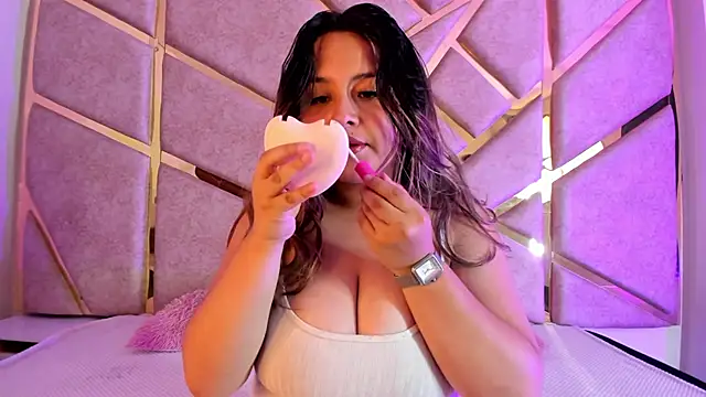 Zafiro claire online show from 8, 11, 2025