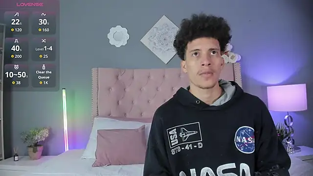 Snapshot of Joe_And_Emma chatting on 13, 11, 2025 Joe And Emma online show from 13, 11, 2025