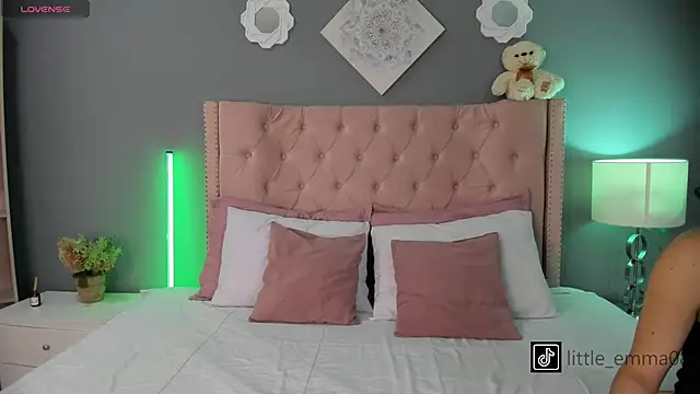 Snapshot of Joe_And_Emma chatting on 21, 10, 2025 Joe And Emma online show from 21, 10, 2025