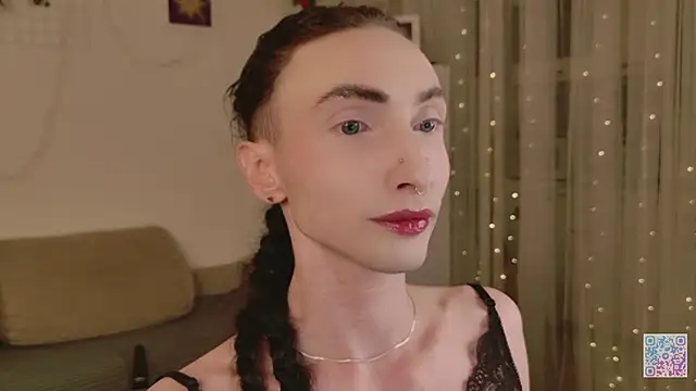 Queen of tease online show from 11, 4, 2026