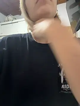 Babylovetiernax online show from 15, 4, 2026