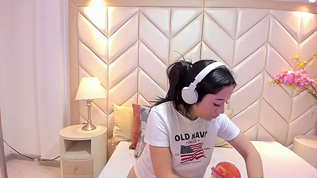 Snapshot of BarbieMonet chatting on 23, 10, 2025 BarbieMonet online show from 23, 10, 2025