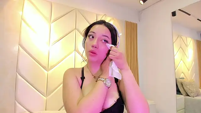 Snapshot of BarbieMonet chatting on 24, 10, 2025 BarbieMonet online show from 24, 10, 2025