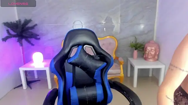 Snapshot of venuss09_s chatting on 28, 10, 2025 venuss09 s online show from 28, 10, 2025