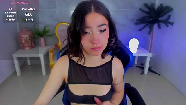 Snapshot of venuss09_s chatting on 13, 11, 2025 venuss09 s online show from 13, 11, 2025