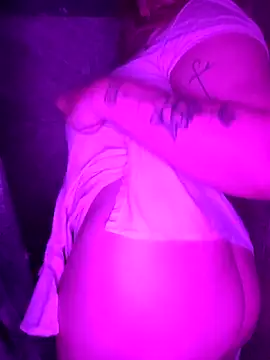 Snapshot of Dulceluz_420 chatting on 4, 11, 2025 Dulceluz 420 online show from 4, 11, 2025