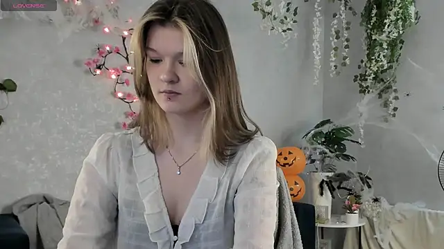 Kati Li online show from 30, 10, 2025