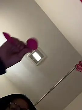 Snapshot of Tu_GataLinda chatting on 26, 11, 2025 Tu GataLinda online show from 26, 11, 2025