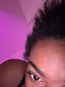 Snapshot of Tu_GataLinda chatting on 3, 11, 2025 Tu GataLinda online show from 3, 11, 2025