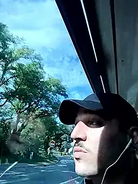 Snapshot of JuicyBigcock@xh chatting on 8, 10, 2025 JuicyBigcockxh online show from 8, 10, 2025