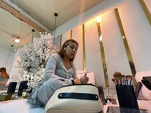 Snapshot of CamilleMilano chatting on 30, 11, 2025 CamilleMilano online show from 30, 11, 2025