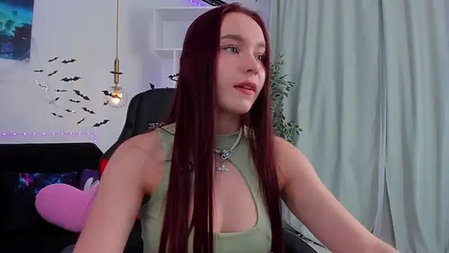 Snapshot of NoraHaynes chatting on 4, 11, 2025 NoraHaynes online show from 4, 11, 2025