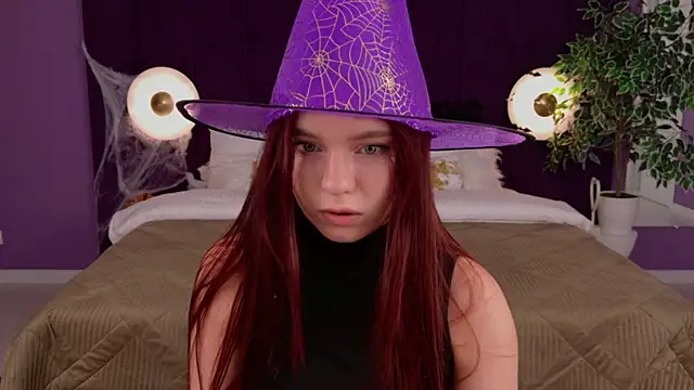 Snapshot of NoraHaynes chatting on 1, 11, 2025 NoraHaynes online show from 1, 11, 2025