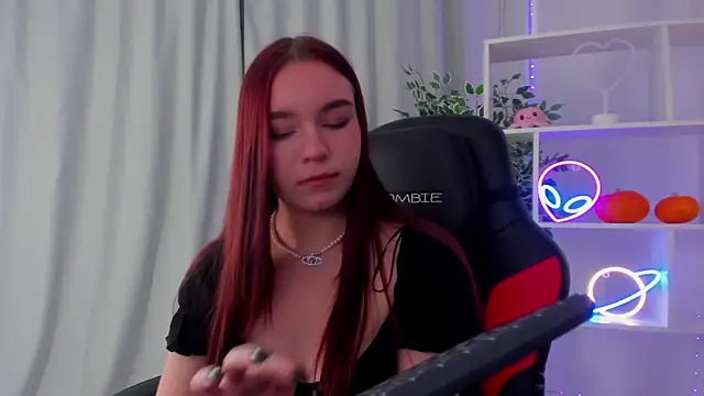 Snapshot of NoraHaynes chatting on 21, 10, 2025 NoraHaynes online show from 21, 10, 2025