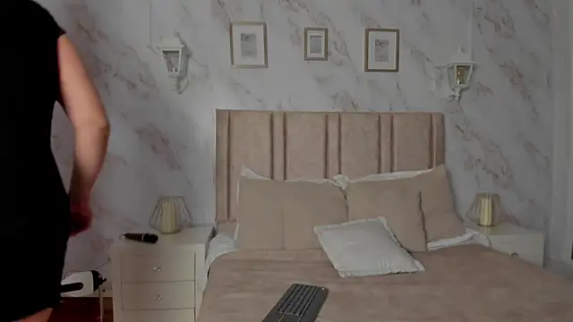 Snapshot of Paula_And chatting on 10, 1, 2026 Paula And online show from 10, 1, 2026