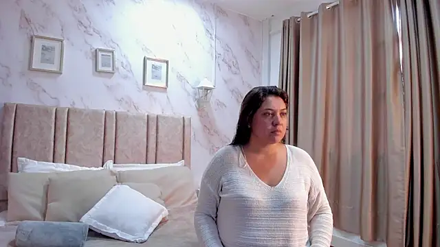 Snapshot of Paula_And chatting on 25, 10, 2025 Paula And online show from 25, 10, 2025