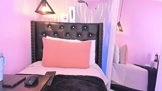 lucia-cute online show from 9, 3, 2026