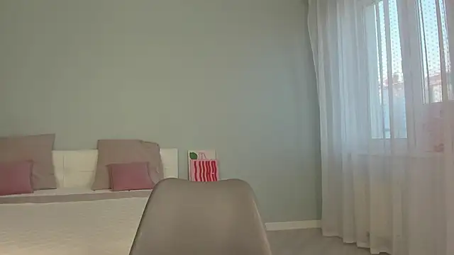 Snapshot of flooora_0 chatting on 18, 10, 2025 flooora 0 online show from 18, 10, 2025