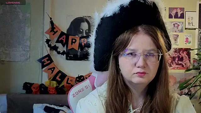 Sienna-Cow online show from 28, 10, 2025