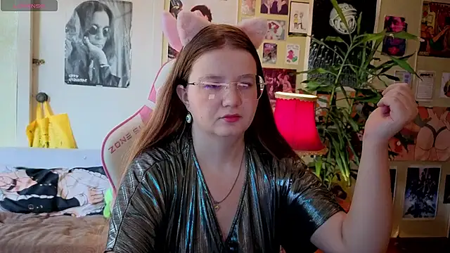 Sienna-Cow online show from 24, 9, 2025