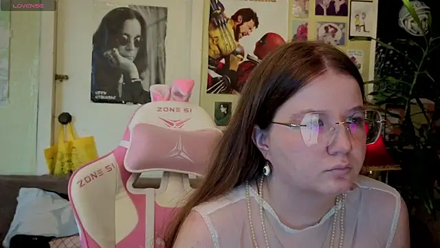 Sienna-Cow online show from 10, 10, 2025