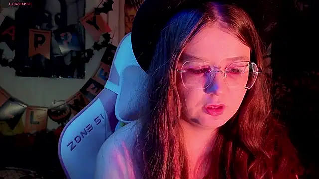 Sienna-Cow online show from 31, 10, 2025