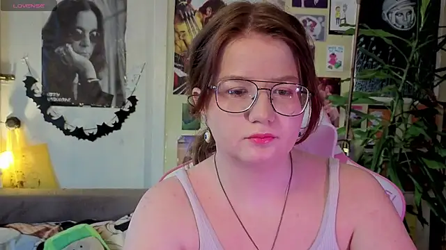 Sienna-Cow online show from 26, 11, 2025