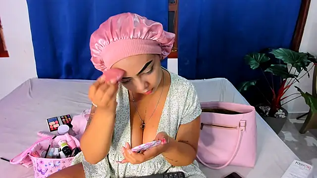 nahomy ryans online show from 28, 9, 2025