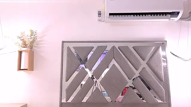 nahomy ryans online show from 11, 11, 2025