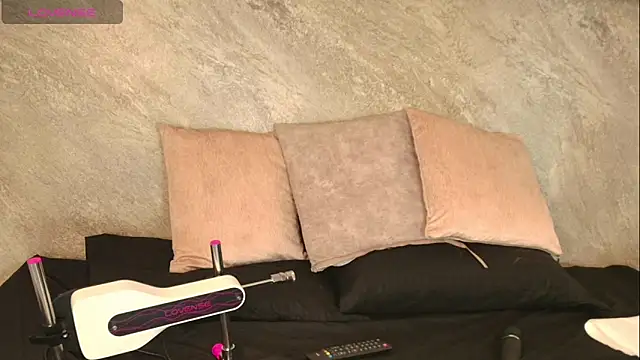 Snapshot of Dixie_grey1 chatting on 11, 11, 2025 Dixie grey1 online show from 11, 11, 2025