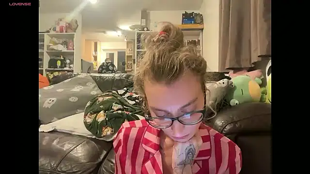 harleyblair online show from 25, 11, 2025