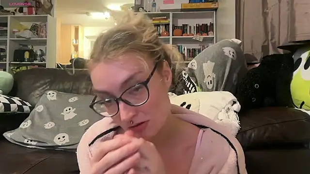 harleyblair online show from 19, 11, 2025