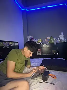 Snapshot of Kailertwink chatting on 19, 6, 2026 Kailertwink online show from 19, 6, 2026