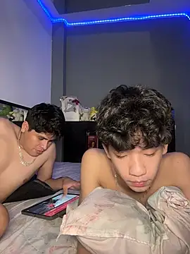 Snapshot of Kailertwink chatting on 10, 7, 2026 Kailertwink online show from 10, 7, 2026