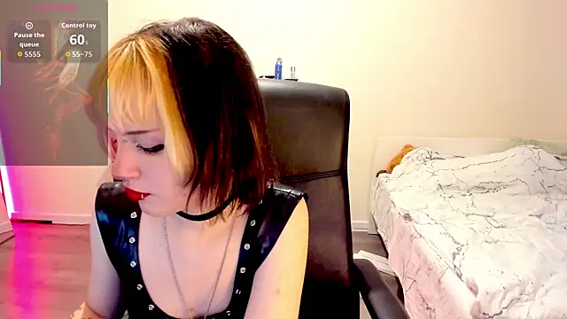 LiyaLuna online show from 1, 12, 2025