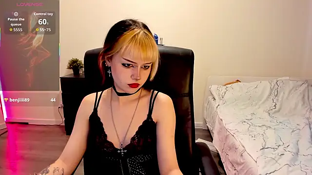 LiyaLuna online show from 28, 11, 2025