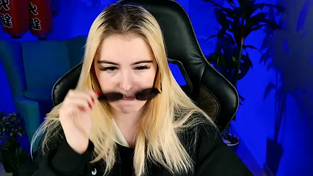 Stef Nicks online show from 5, 10, 2025