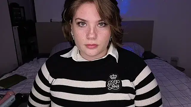 MaeNoir online show from 10, 10, 2025