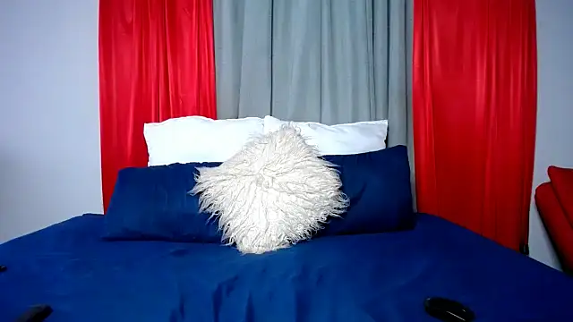 Snapshot of YourHunxxx chatting on 12, 11, 2025 YourHunxxx online show from 12, 11, 2025