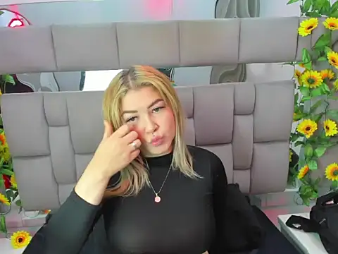 JuliettaRousse69 online show from 13, 4, 2026