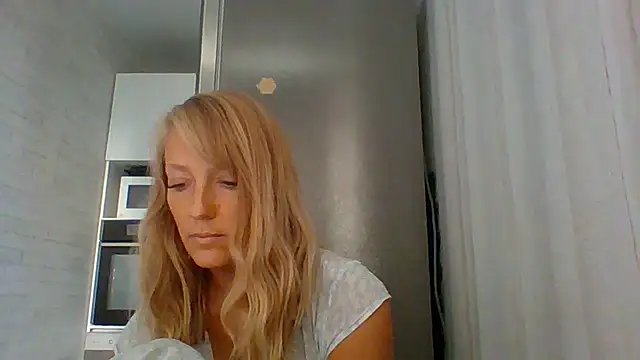 Snapshot of Vexxaa chatting on 13, 9, 2025 Vexxaa online show from 13, 9, 2025