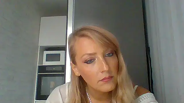 Snapshot of Vexxaa chatting on 18, 10, 2025 Vexxaa online show from 18, 10, 2025