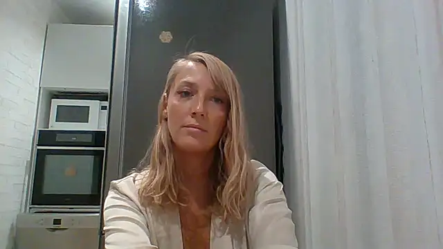 Snapshot of Vexxaa chatting on 12, 9, 2025 Vexxaa online show from 12, 9, 2025