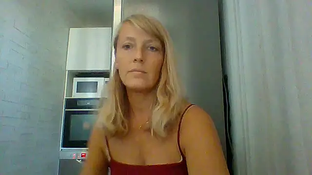 Snapshot of Vexxaa chatting on 11, 9, 2025 Vexxaa online show from 11, 9, 2025